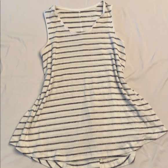 Huge LOT of 7! women’s cute and cool summer tops - Picture 3 of 8